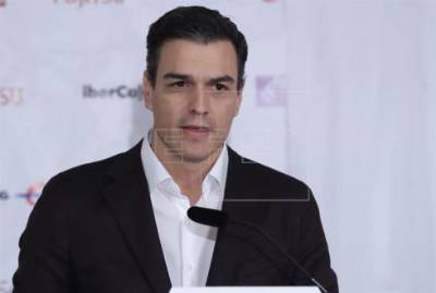 Sánchez demands that Rajoy honour his Constitution reform promise