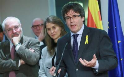 Puigdemont steps aside as presidential candidate and proposes JxCat's Jordi Sànchez, who is in custody