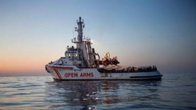 Italian court orders release of Spanish migrant rescue boat