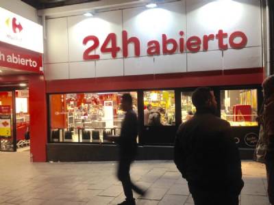 Carrefour and Día to open nights in market share war on Mercadona