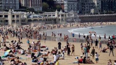 Hot weather and storms this weekend