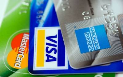 Traders will have to accept card payment from €30, according to new law