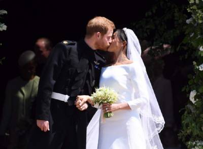 Wedding day for 'Meghan Markle look-alike': Ciudadanos councillor delivers vows to Madrid couple