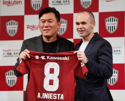 Ex-Barça Iniesta signs for Japanese side Vissel Kobe