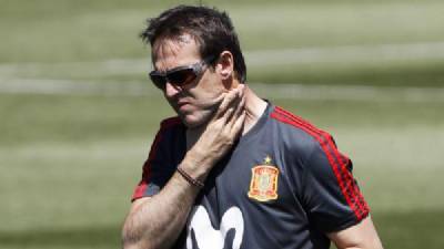 Spain sack manager two days before World Cup opening match