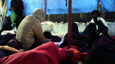 Aquarius migrants dock in Valencia 