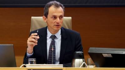 Astronaut-minister explains moon landings to Iker Casillas