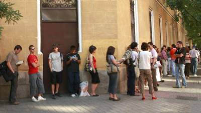 Lengthy waiting times for DNI / passport applications