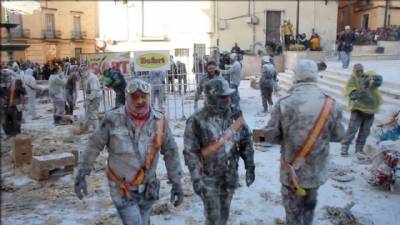 Els Enfarinats: Egg-throwing Roman slaves revolt in flour-filled uprising