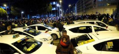 Taxi drivers on 'indefinite' strike in Barcelona and Madrid over Uber and Cabify regulations