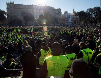 Taxi strike ends in Barcelona but Uber and Cabify unhappy with new rules