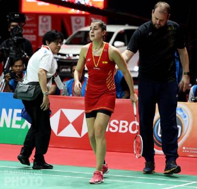 Injured badminton star Carolina Marín out of action for six months
