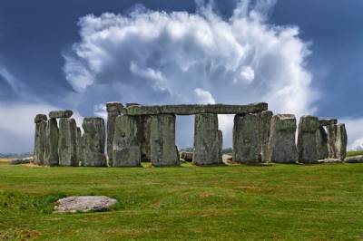 Did Spaniards build Stonehenge?