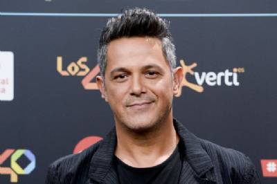 Pop great Alejandro Sanz to get Hollywood Walk of Fame star