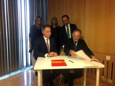 Stolen artefacts returned to Spain by British collector and philanthropist