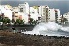 Tropical storm Delta closes Canary Islands' schools