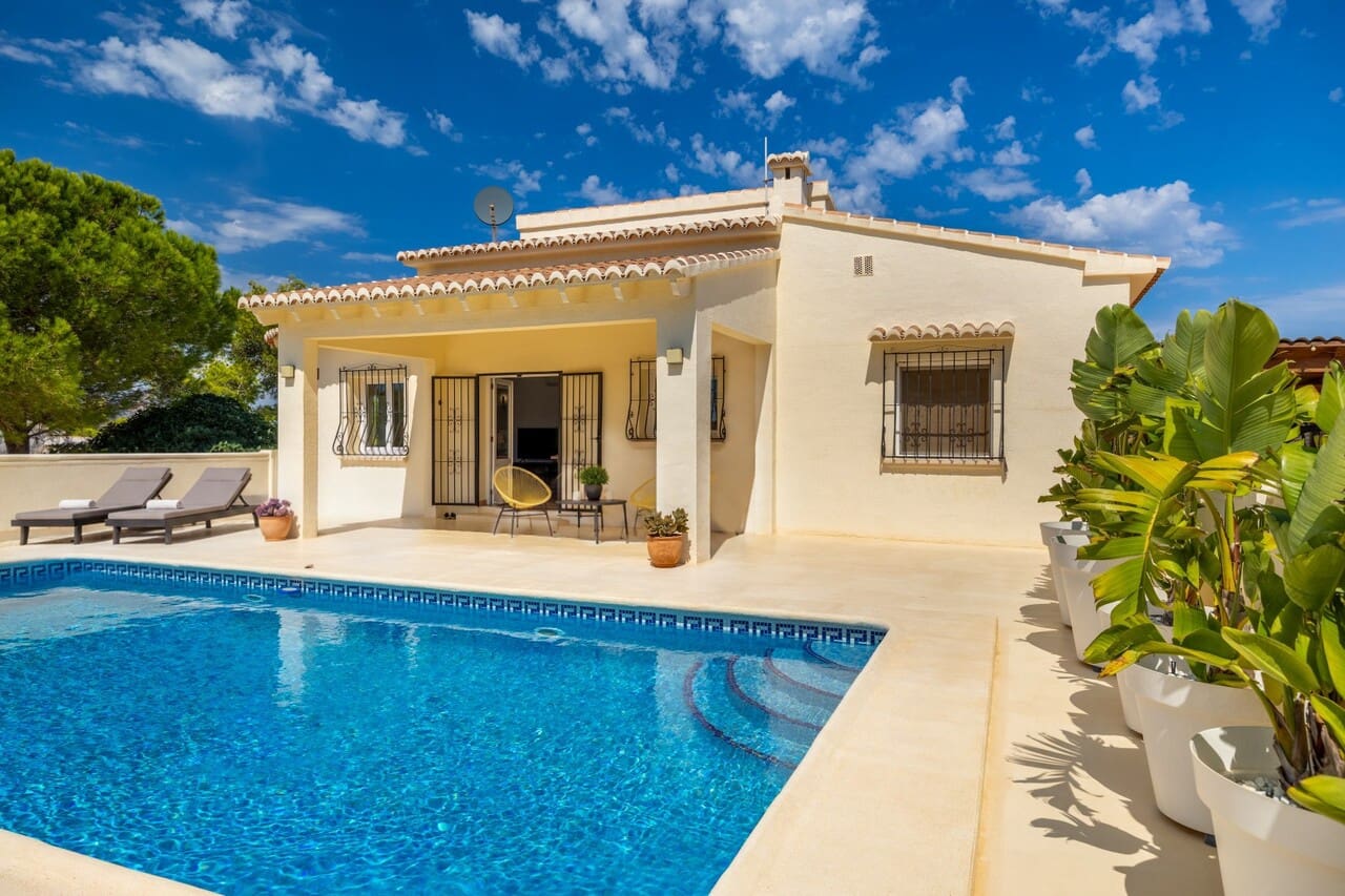 Chalet de 3 habitaciones en Javea / Xàbia en venta con piscina garaje - 725.000 € (Ref: 10085016)