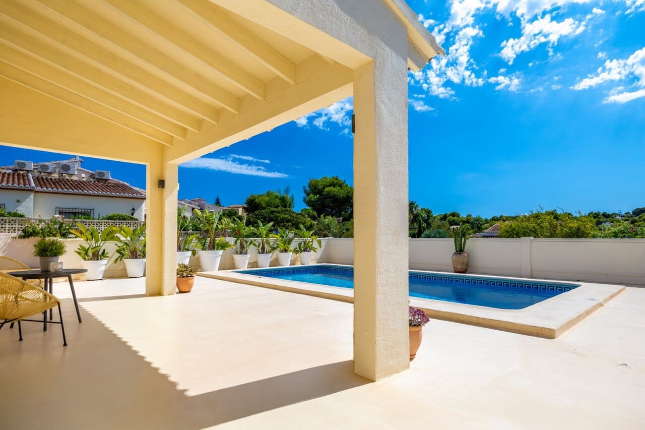 Chalet de 3 habitaciones en Javea / Xàbia en venta con piscina garaje - 725.000 € (Ref: 10085016)