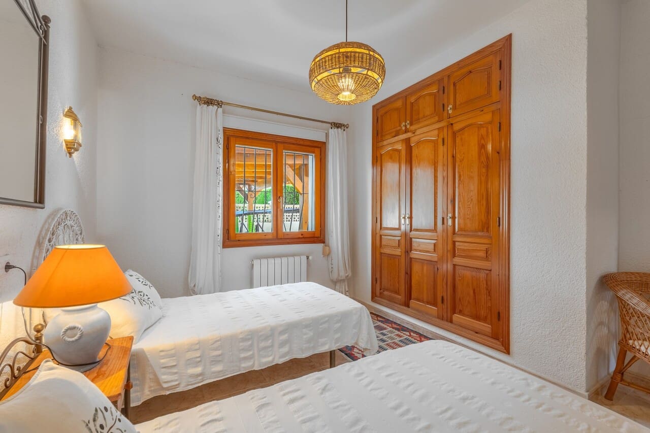 Chalet de 3 habitaciones en Javea / Xàbia en venta con piscina garaje - 725.000 € (Ref: 10085016)
