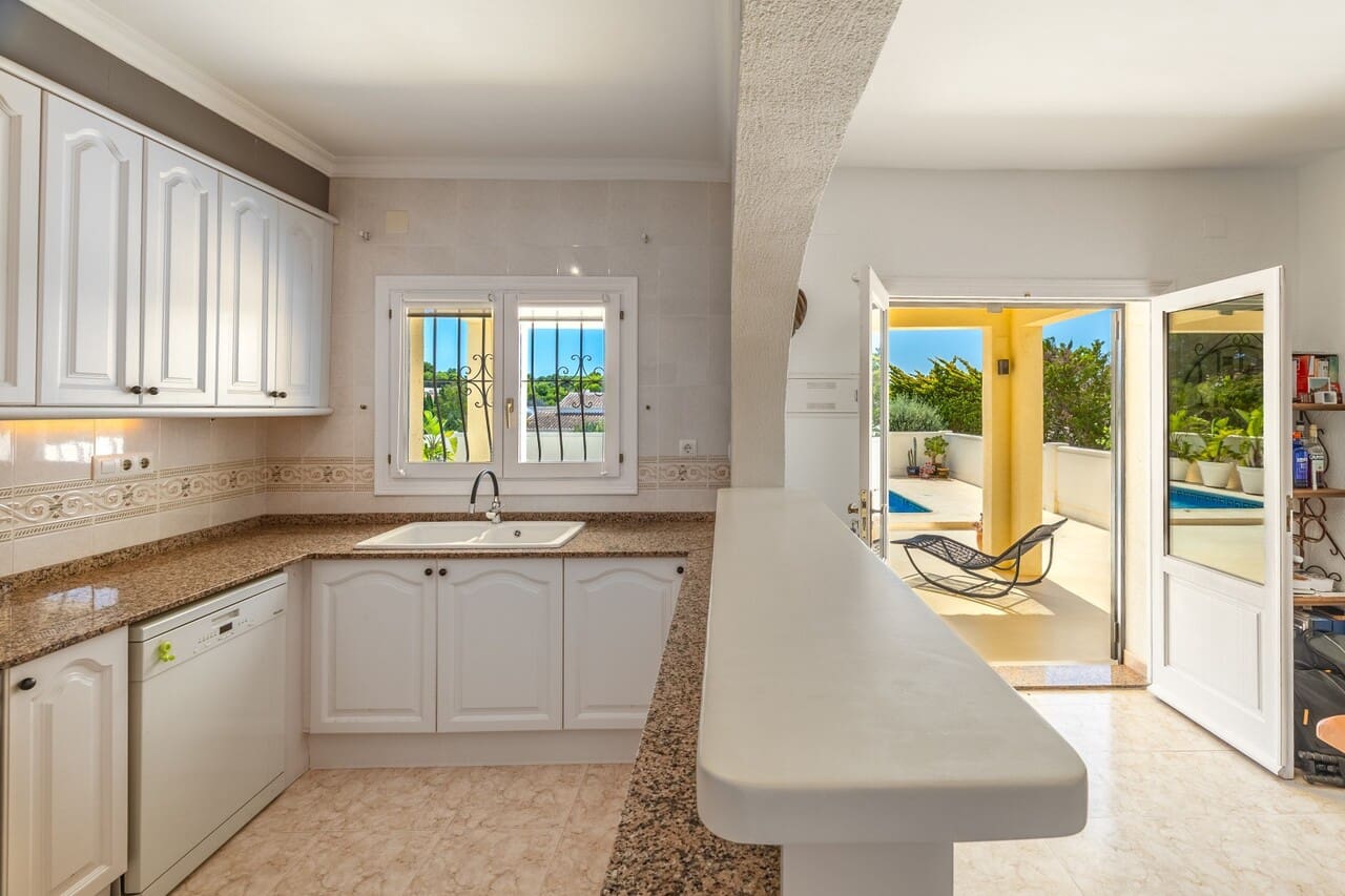 Chalet de 3 habitaciones en Javea / Xàbia en venta con piscina garaje - 725.000 € (Ref: 10085016)