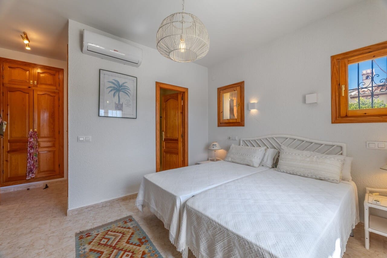 Chalet de 3 habitaciones en Javea / Xàbia en venta con piscina garaje - 725.000 € (Ref: 10085016)