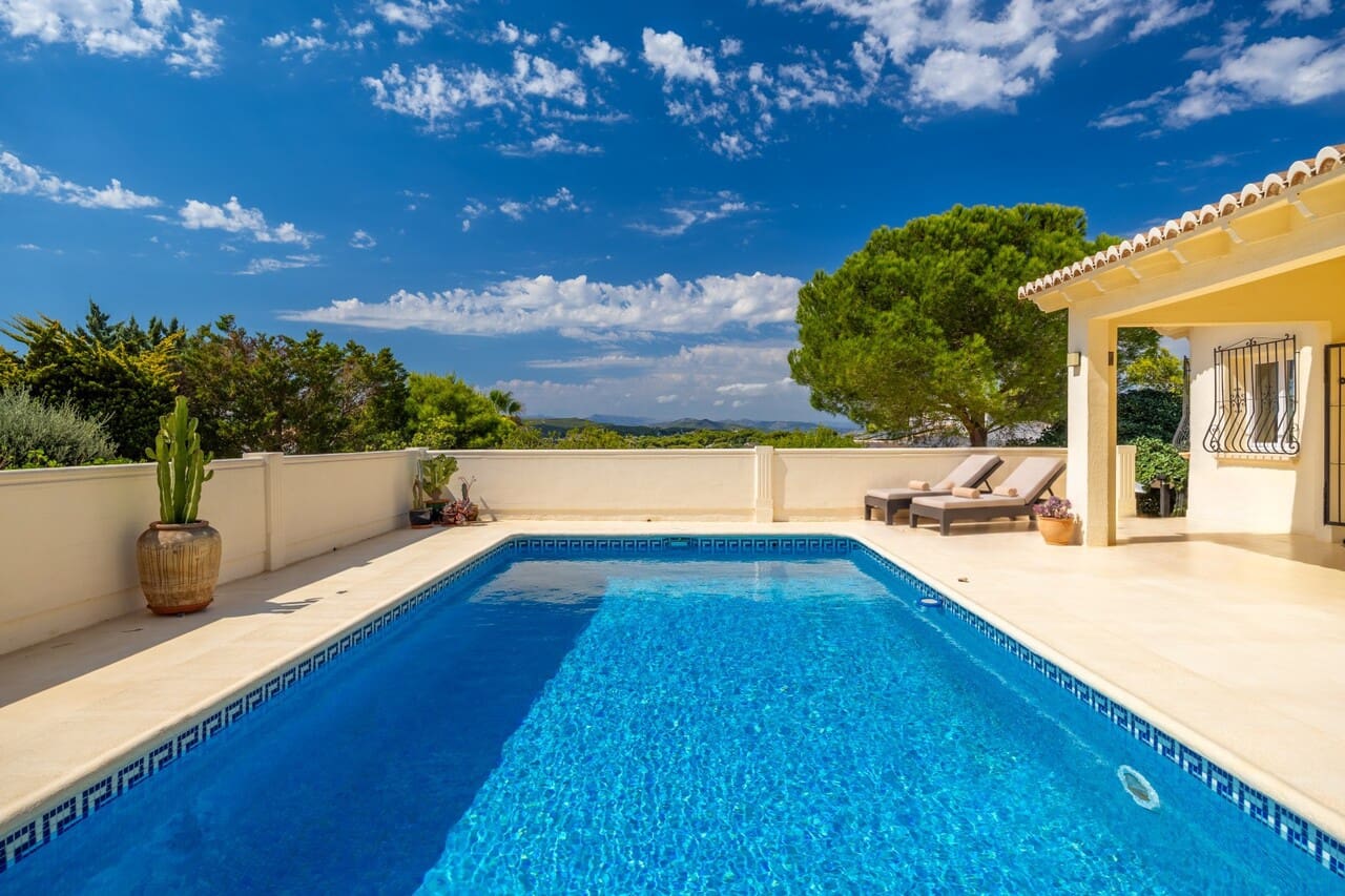 Chalet de 3 habitaciones en Javea / Xàbia en venta con piscina garaje - 725.000 € (Ref: 10085016)