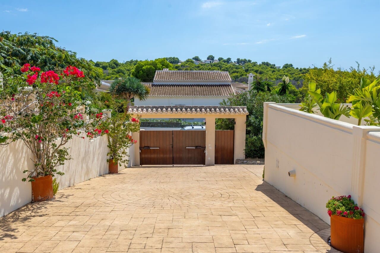 Chalet de 3 habitaciones en Javea / Xàbia en venta con piscina garaje - 725.000 € (Ref: 10085016)