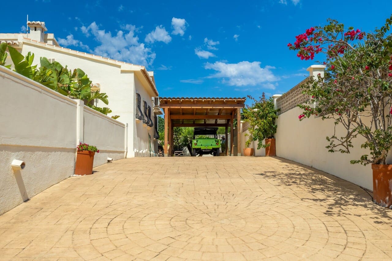Chalet de 3 habitaciones en Javea / Xàbia en venta con piscina garaje - 725.000 € (Ref: 10085016)
