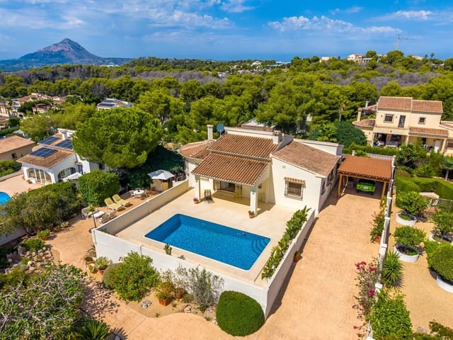 Chalet de 3 habitaciones en Javea / Xàbia en venta con piscina garaje - 725.000 € (Ref: 10085016)
