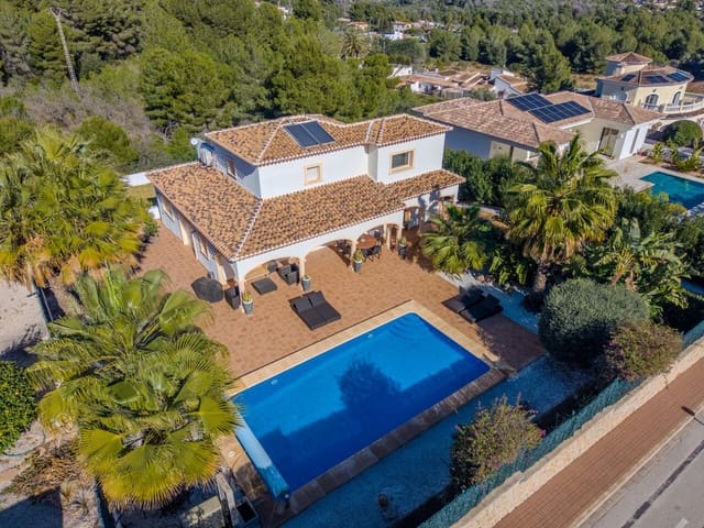 4 soveværelse Villa til salg i Javea / Xàbia med swimmingpool garage - € 1.200.000 (Ref: 10153947)