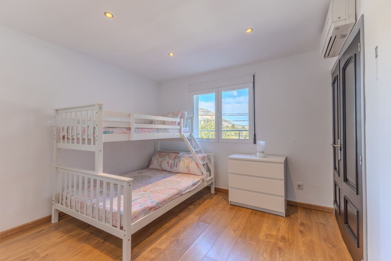 Chalet de 7 habitaciones en Javea / Xàbia en venta con piscina garaje - 995.000 € (Ref: 8753932)