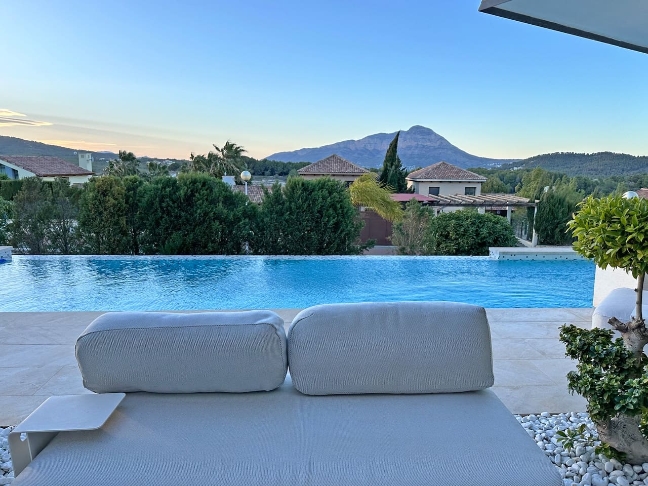 5 bedroom Villa for sale in Javea / Xabia with pool garage - € 2,350,000 (Ref: 8977596)