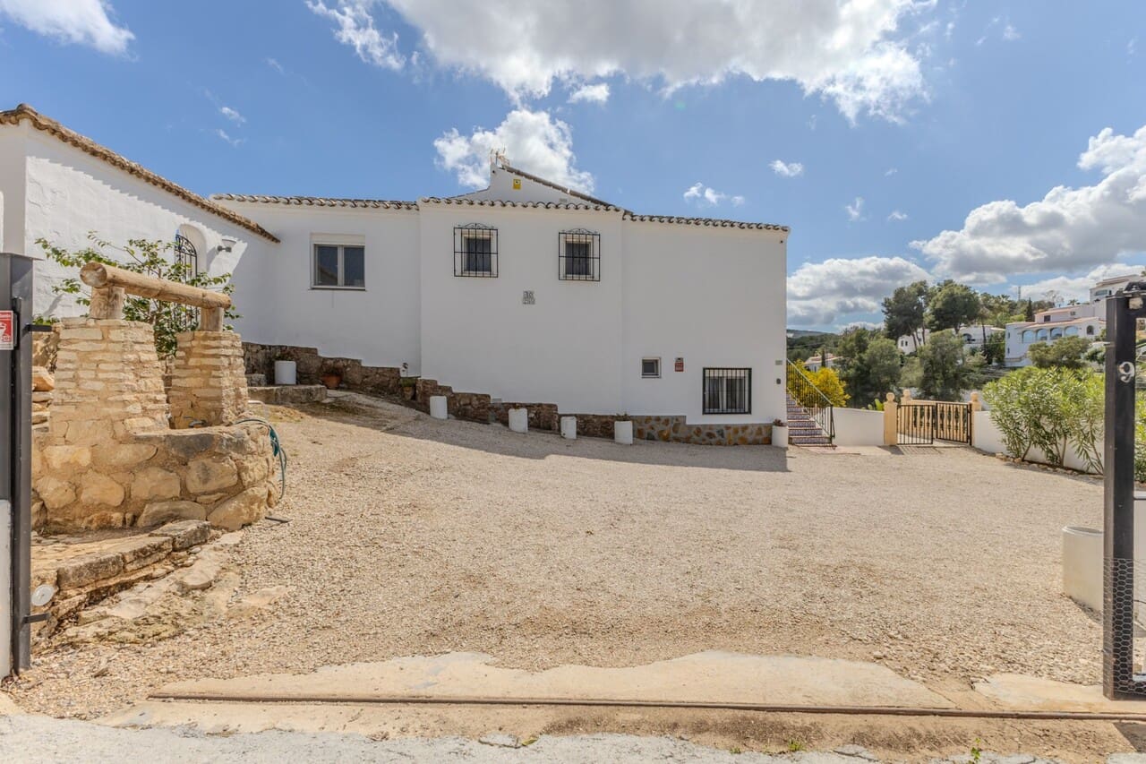 4 bedroom Villa for sale in Javea / Xabia with pool - € 750,000 (Ref: 8997232)