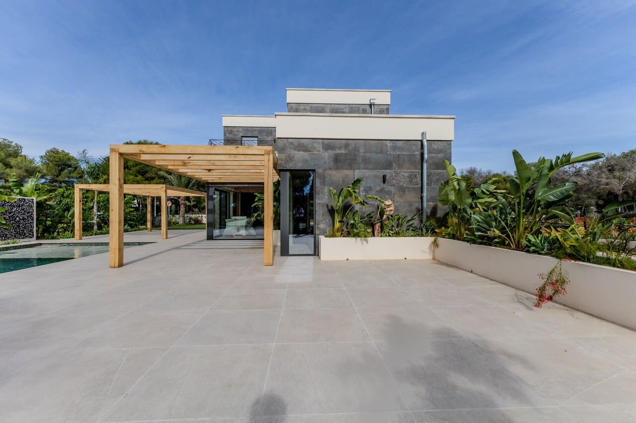 3 bedroom Villa for sale in Javea / Xabia with pool garage - € 1,749,000 (Ref: 9207495)