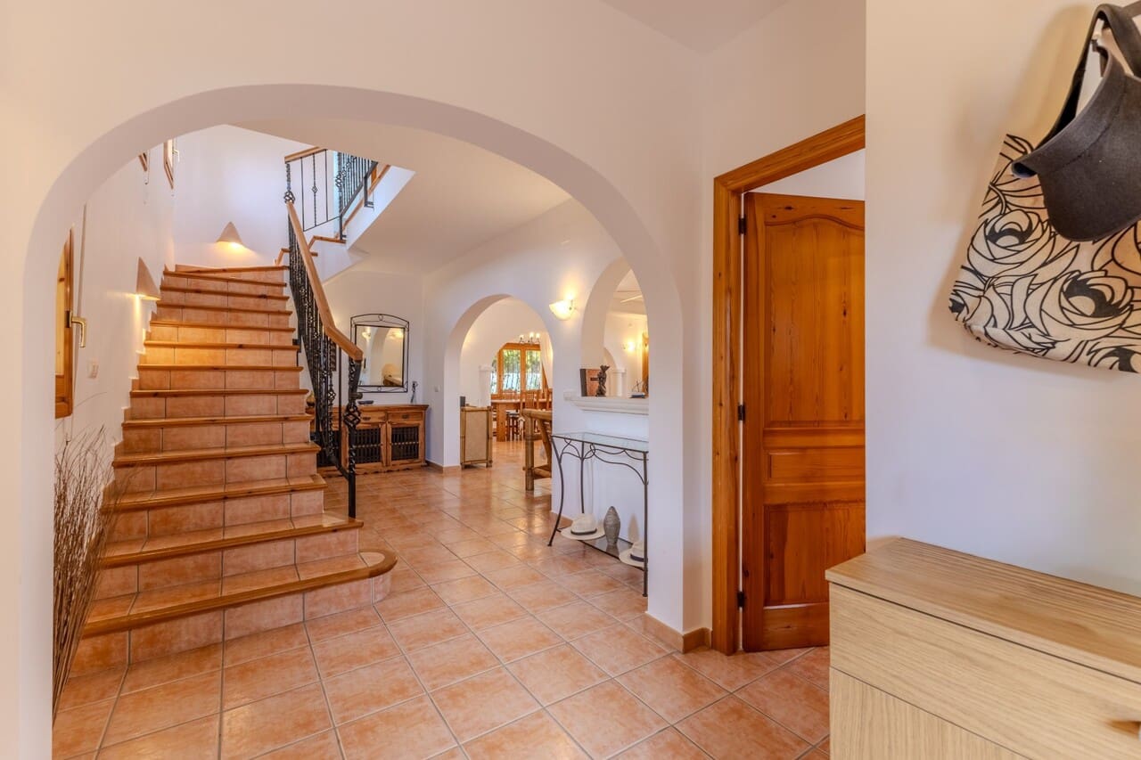 4 bedroom Villa for sale in Javea / Xabia with pool - € 865,000 (Ref: 9449731)