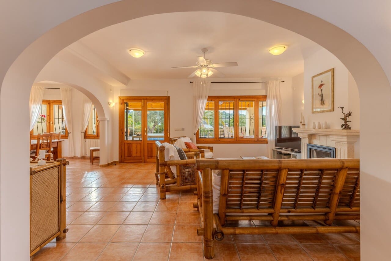 4 bedroom Villa for sale in Javea / Xabia with pool - € 865,000 (Ref: 9449731)