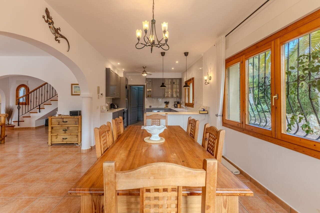 4 bedroom Villa for sale in Javea / Xabia with pool - € 865,000 (Ref: 9449731)