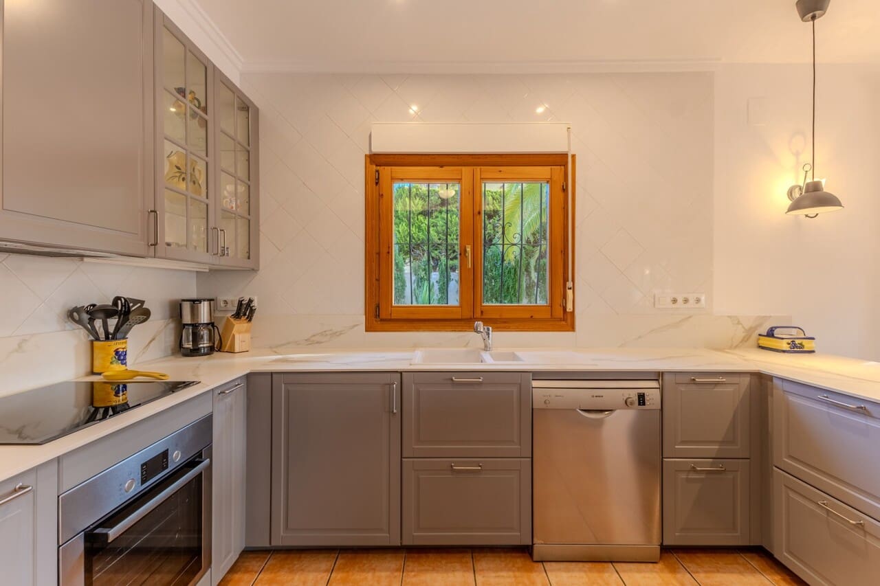 4 bedroom Villa for sale in Javea / Xabia with pool - € 865,000 (Ref: 9449731)