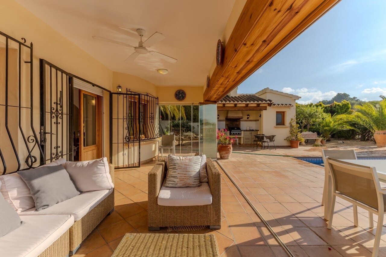 4 bedroom Villa for sale in Javea / Xabia with pool - € 865,000 (Ref: 9449731)