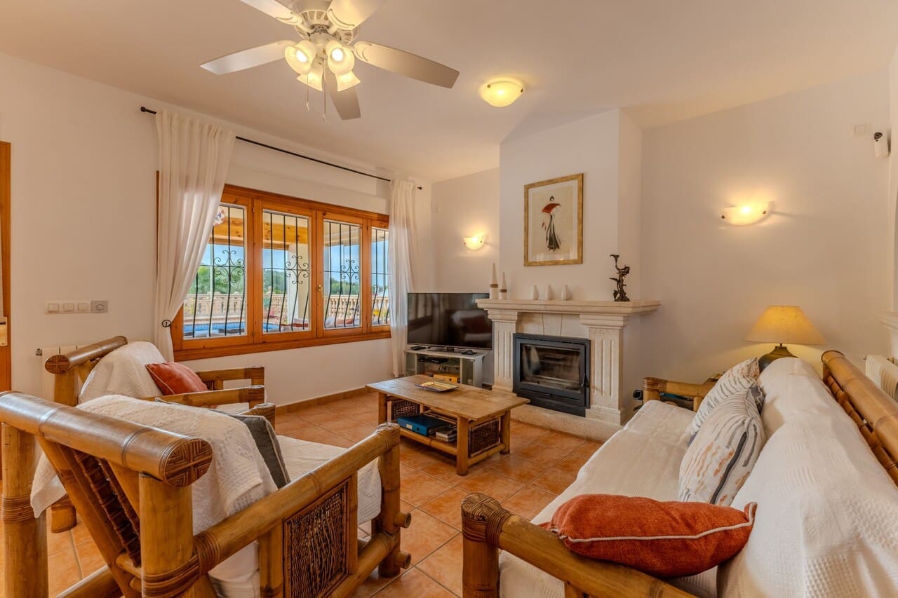 4 bedroom Villa for sale in Javea / Xabia with pool - € 865,000 (Ref: 9449731)