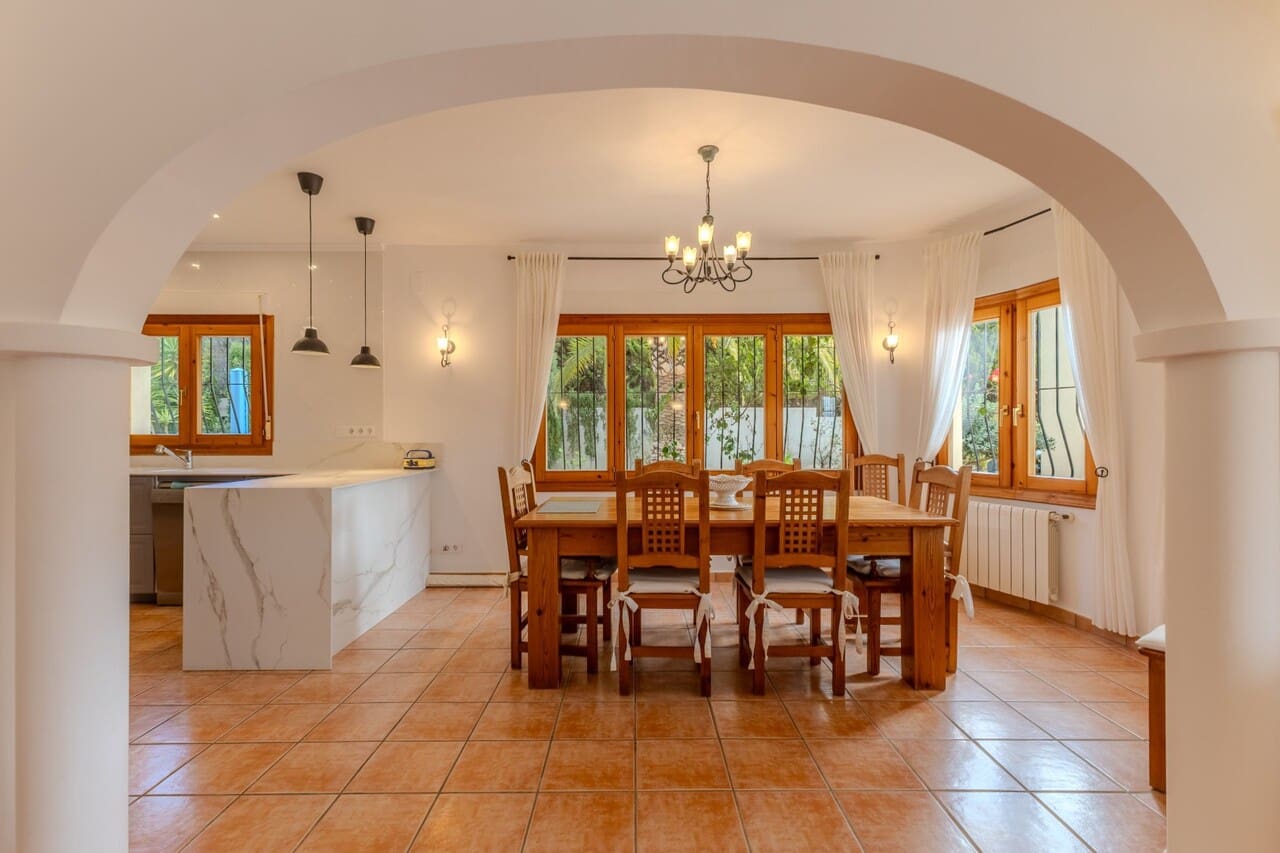 4 bedroom Villa for sale in Javea / Xabia with pool - € 865,000 (Ref: 9449731)