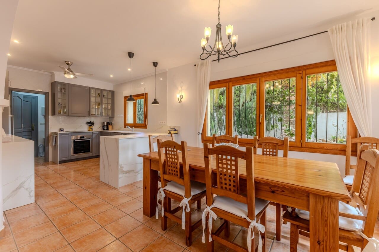 4 bedroom Villa for sale in Javea / Xabia with pool - € 865,000 (Ref: 9449731)