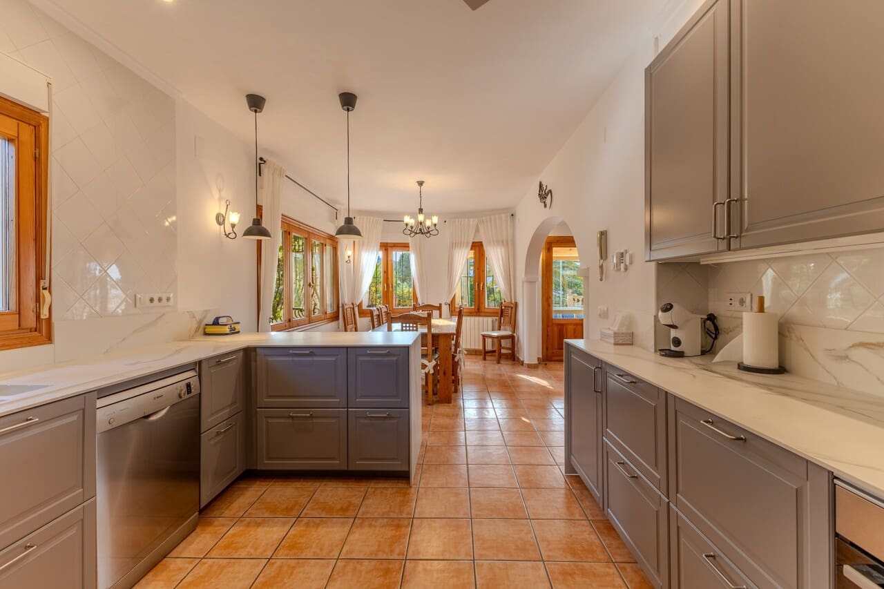 4 bedroom Villa for sale in Javea / Xabia with pool - € 865,000 (Ref: 9449731)