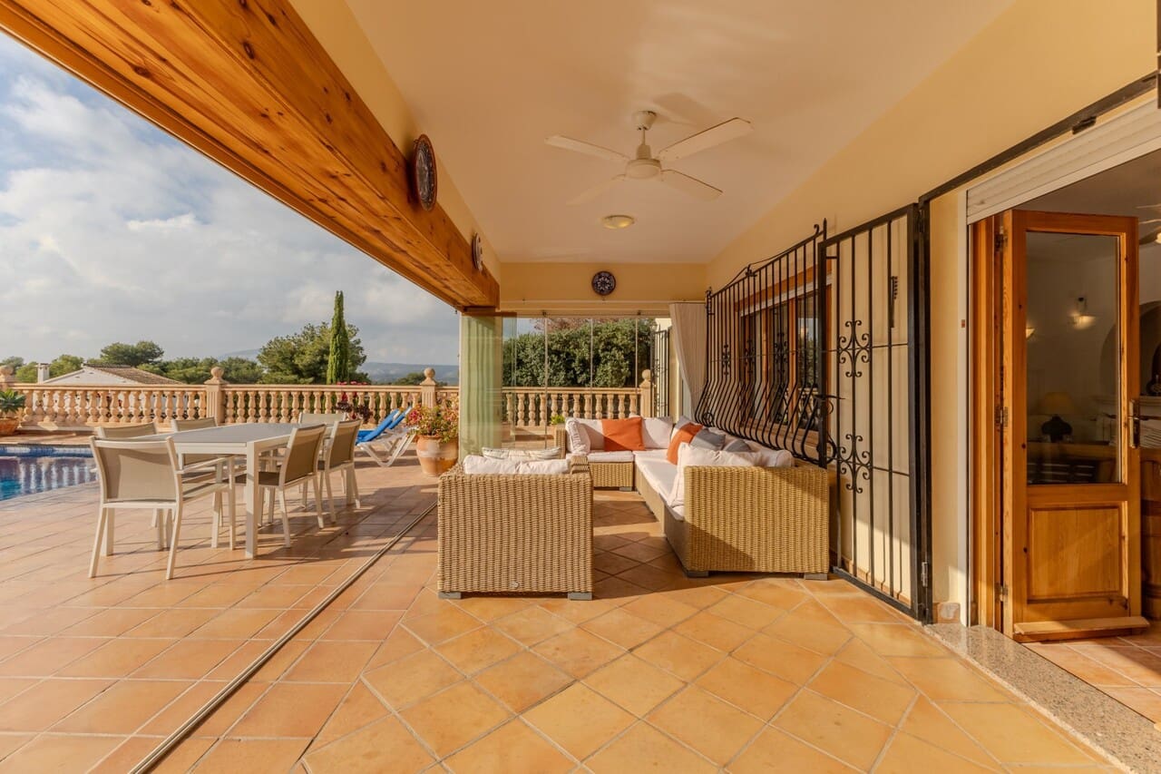 4 bedroom Villa for sale in Javea / Xabia with pool - € 865,000 (Ref: 9449731)