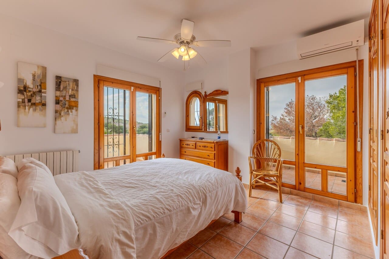 4 bedroom Villa for sale in Javea / Xabia with pool - € 865,000 (Ref: 9449731)