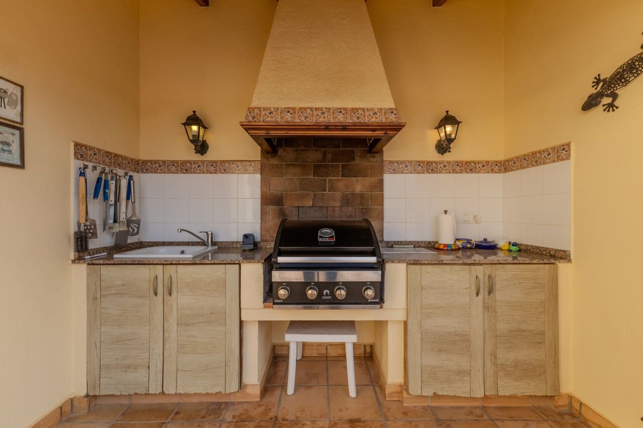 4 bedroom Villa for sale in Javea / Xabia with pool - € 865,000 (Ref: 9449731)