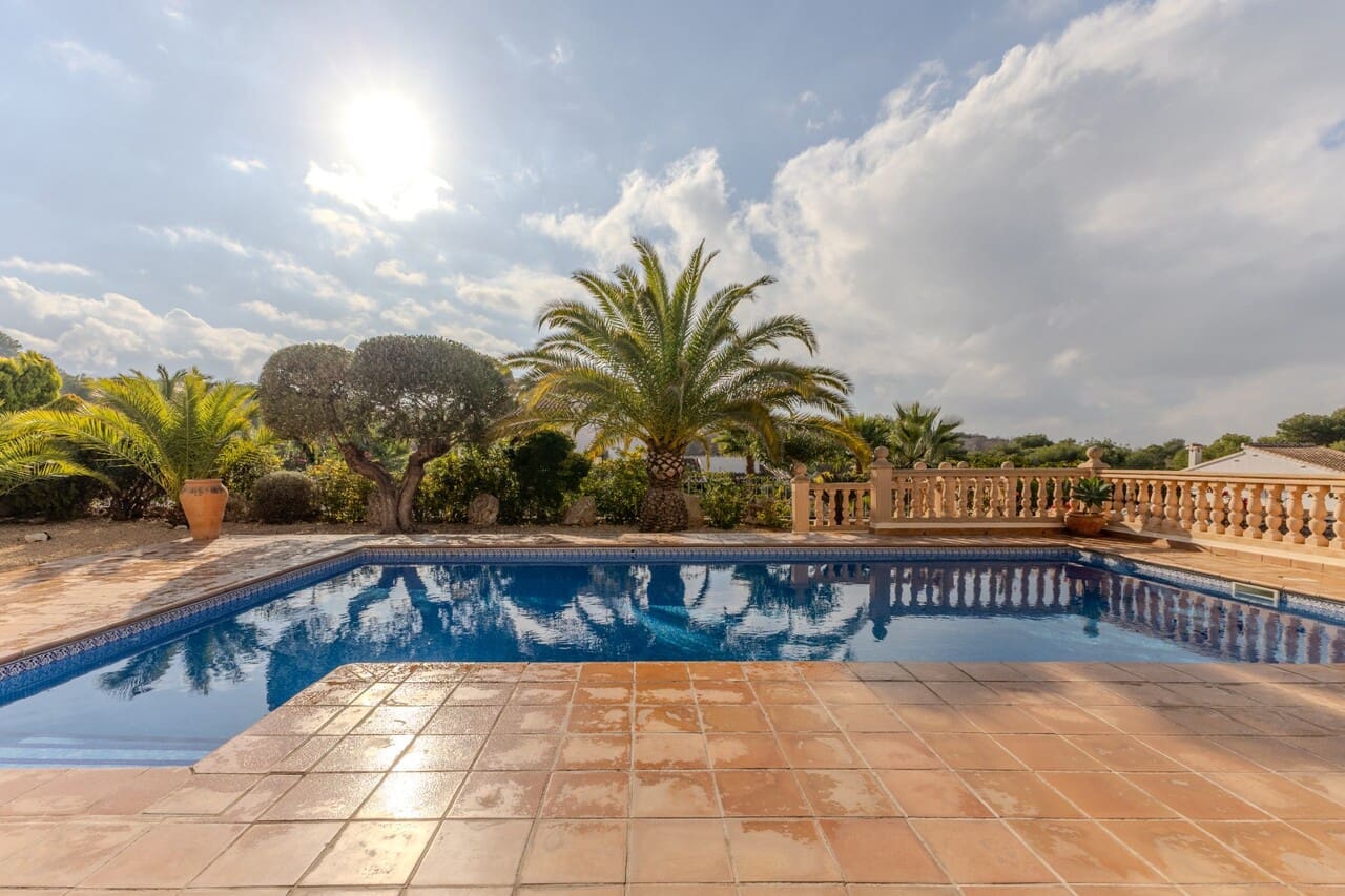 4 bedroom Villa for sale in Javea / Xabia with pool - € 865,000 (Ref: 9449731)