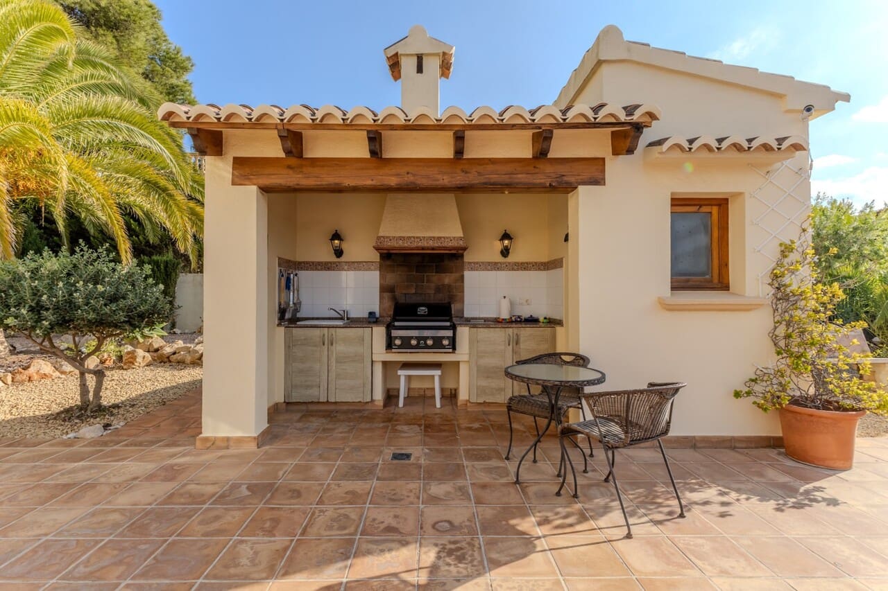 4 bedroom Villa for sale in Javea / Xabia with pool - € 865,000 (Ref: 9449731)