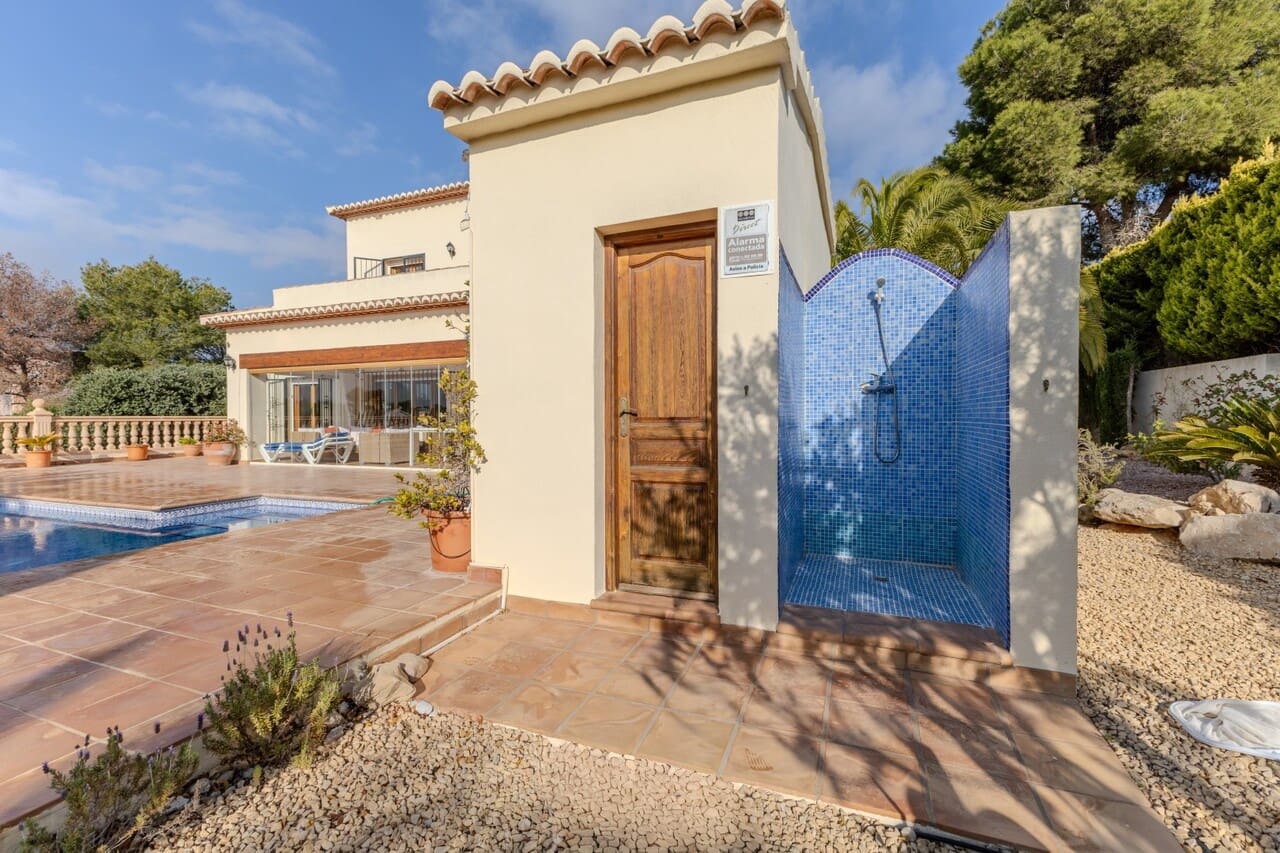 4 bedroom Villa for sale in Javea / Xabia with pool - € 865,000 (Ref: 9449731)