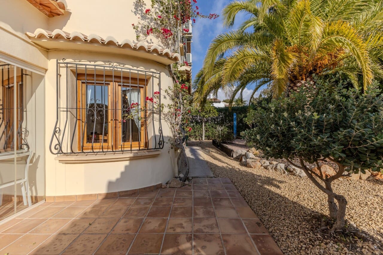 4 bedroom Villa for sale in Javea / Xabia with pool - € 865,000 (Ref: 9449731)